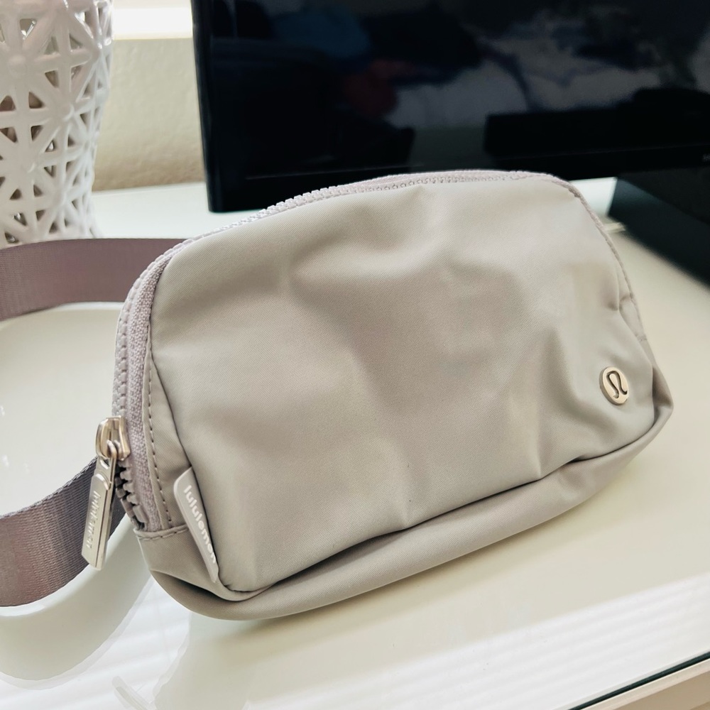 Sold🔻NWT lululemon everywhere belt bag